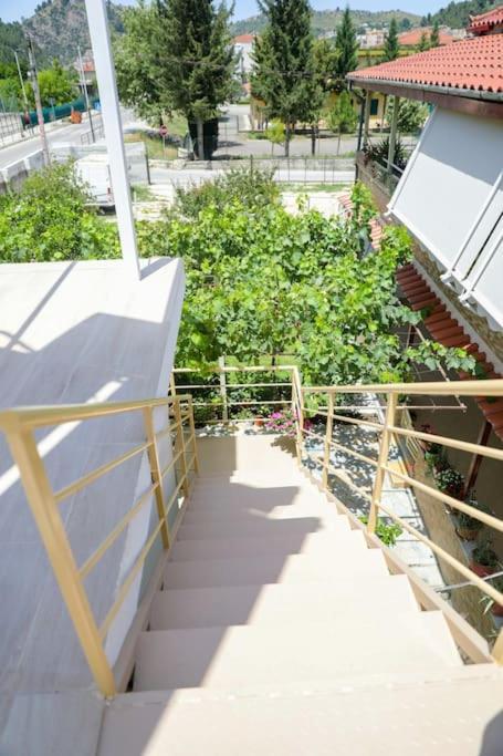 Cereni Guesthouse 베라트 외부 사진