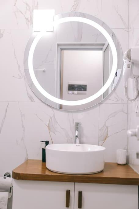 Cereni Guesthouse 베라트 외부 사진