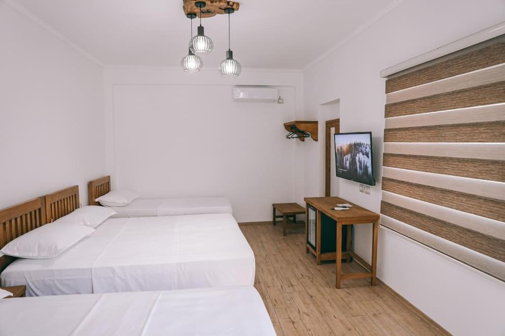 Cereni Guesthouse 베라트 외부 사진