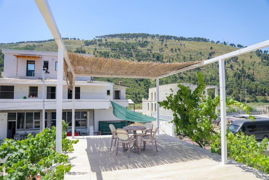 Cereni Guesthouse 베라트 외부 사진