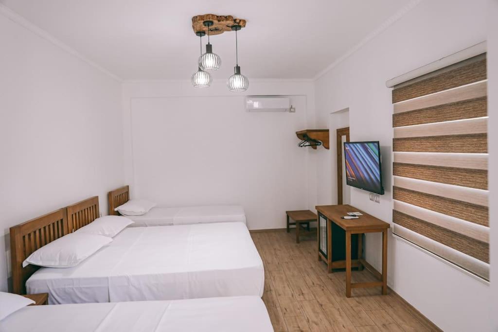 Cereni Guesthouse 베라트 외부 사진