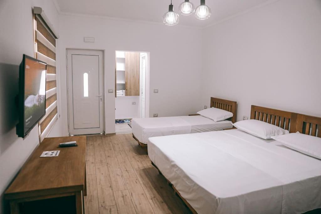 Cereni Guesthouse 베라트 외부 사진