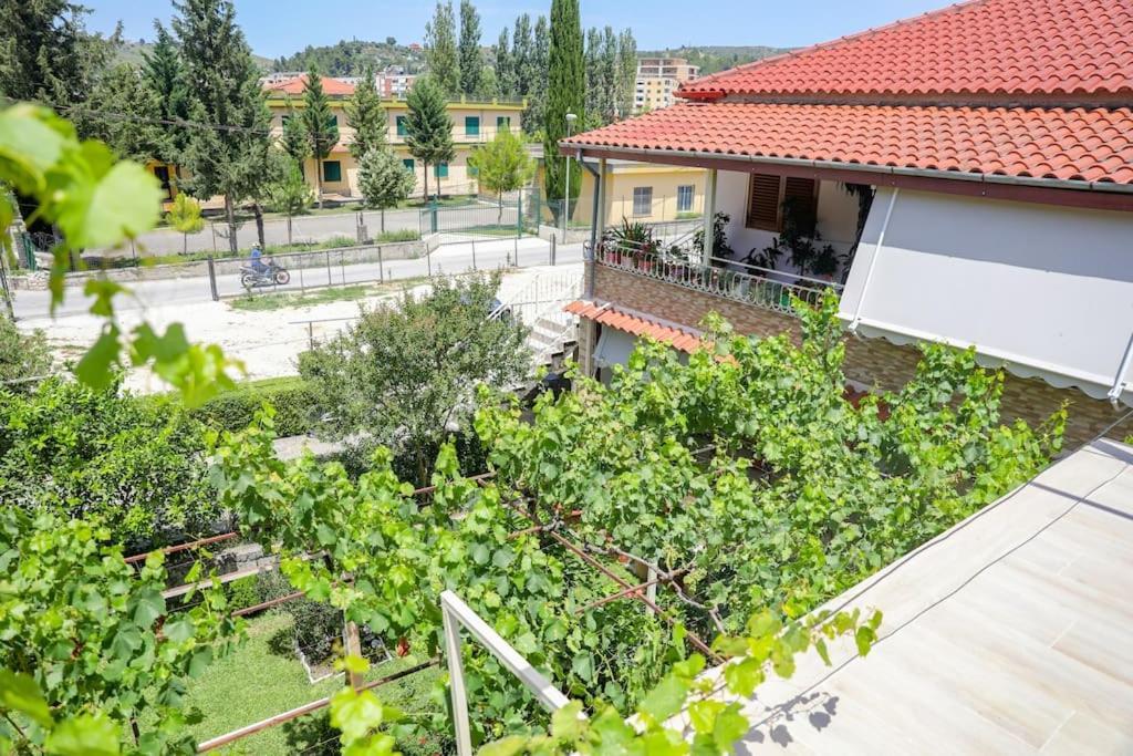 Cereni Guesthouse 베라트 외부 사진