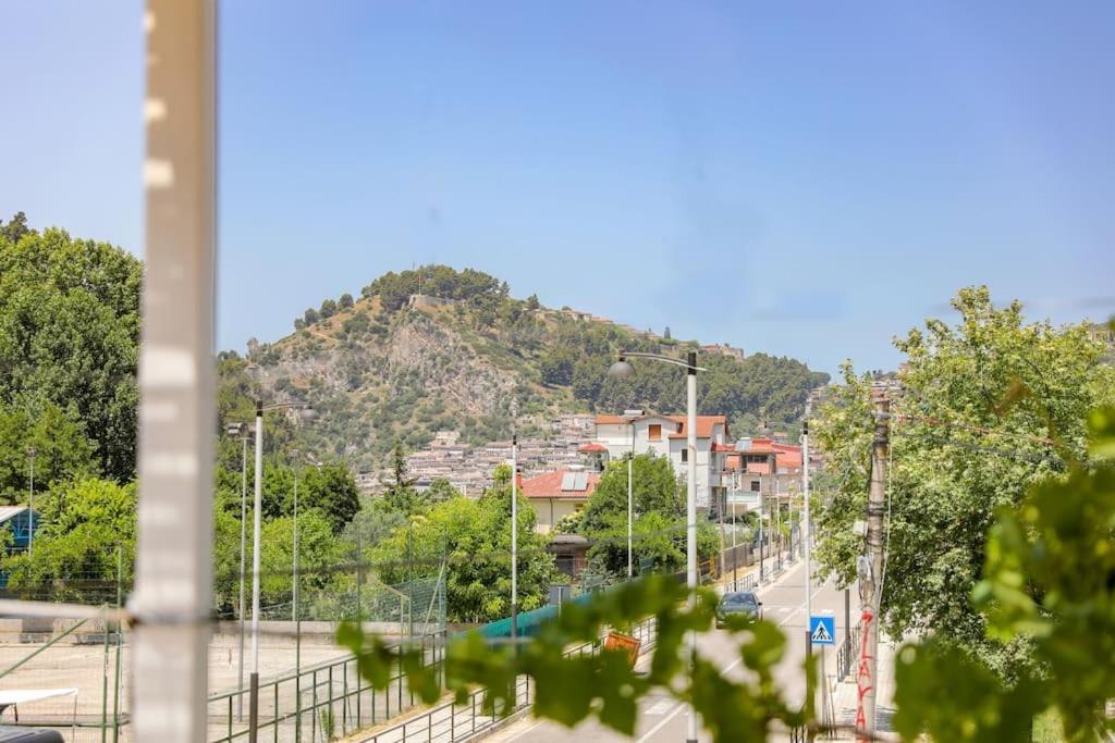 Cereni Guesthouse 베라트 외부 사진