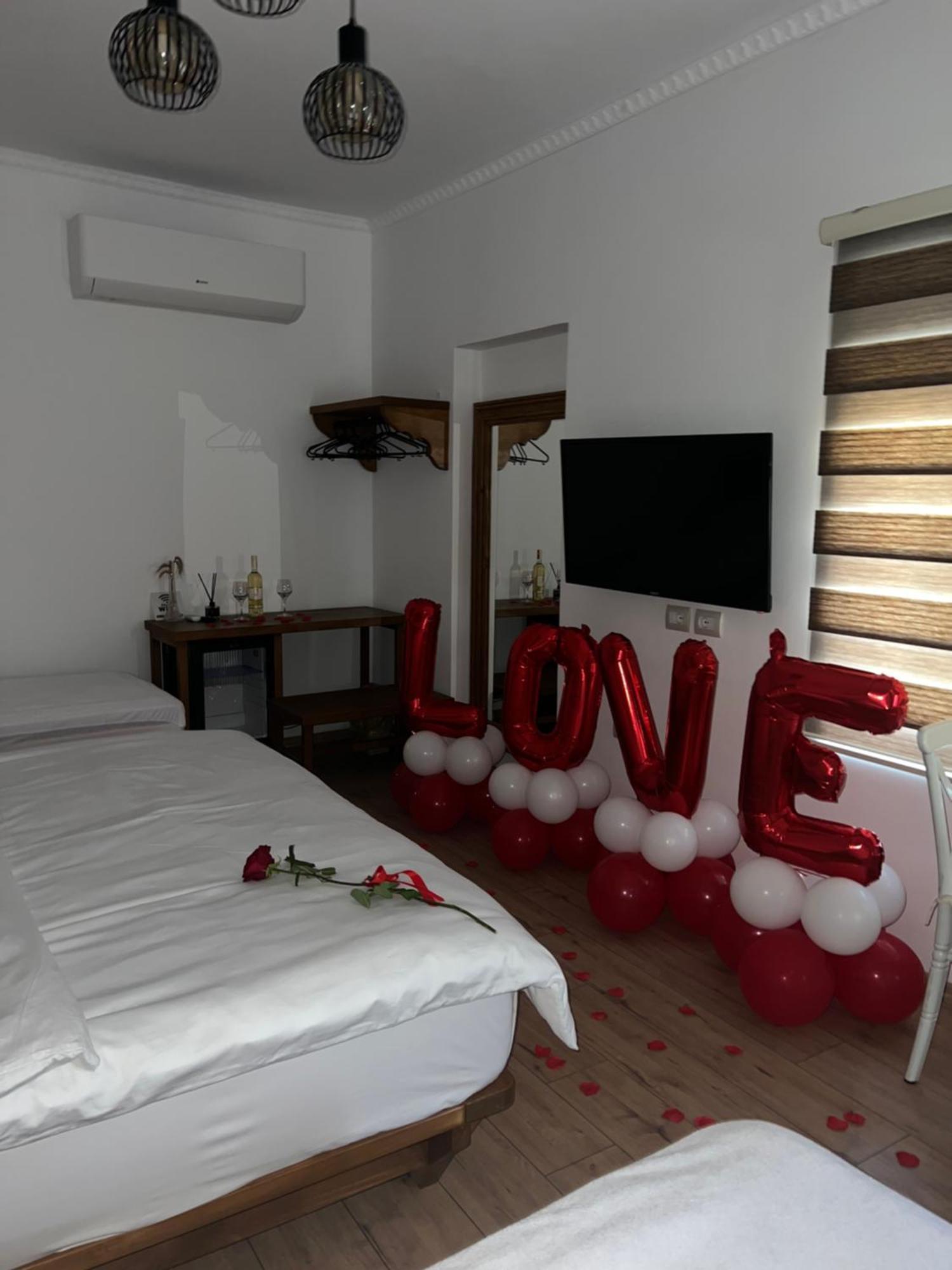 Cereni Guesthouse 베라트 외부 사진
